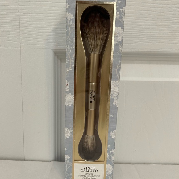 Vince Camuto Other - Vince Camuto Beauty Duo Face Brush | Dual-Ended Cream & Powder Makeup Brush. New